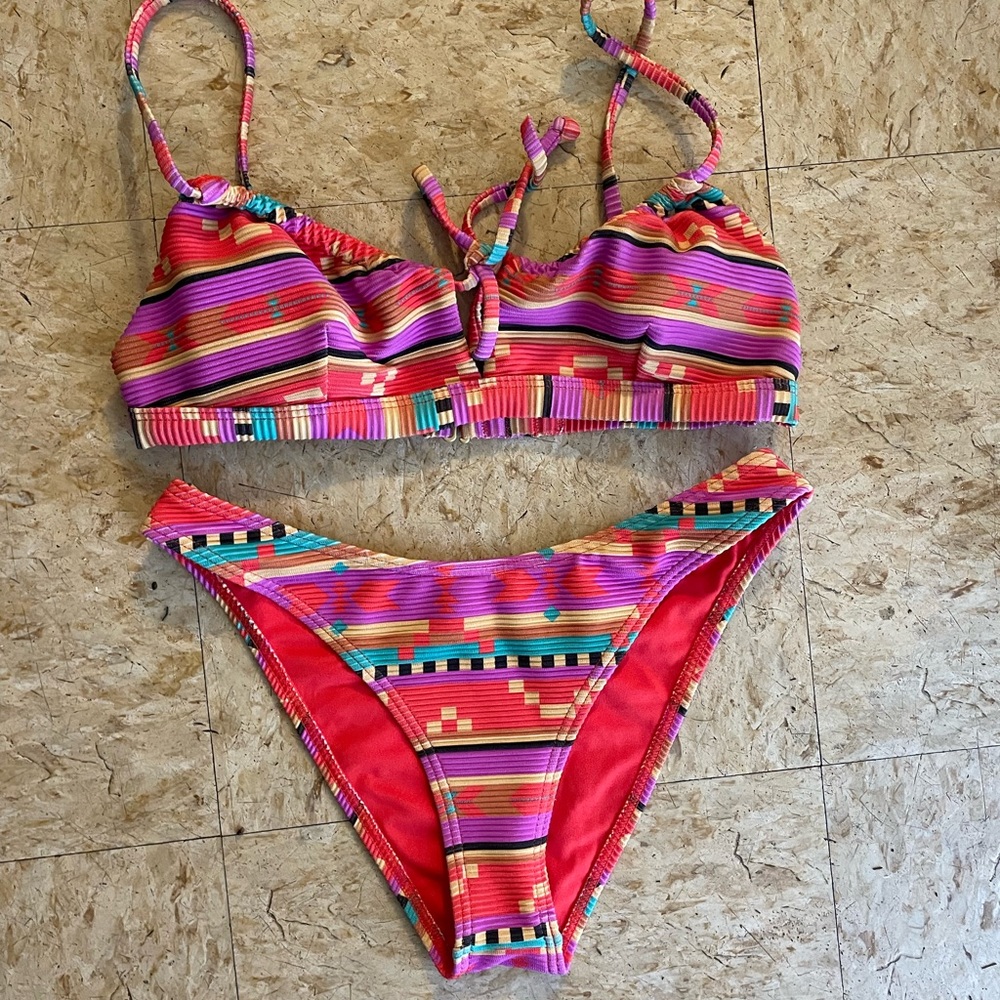 Billabongwomens colorful bikini set